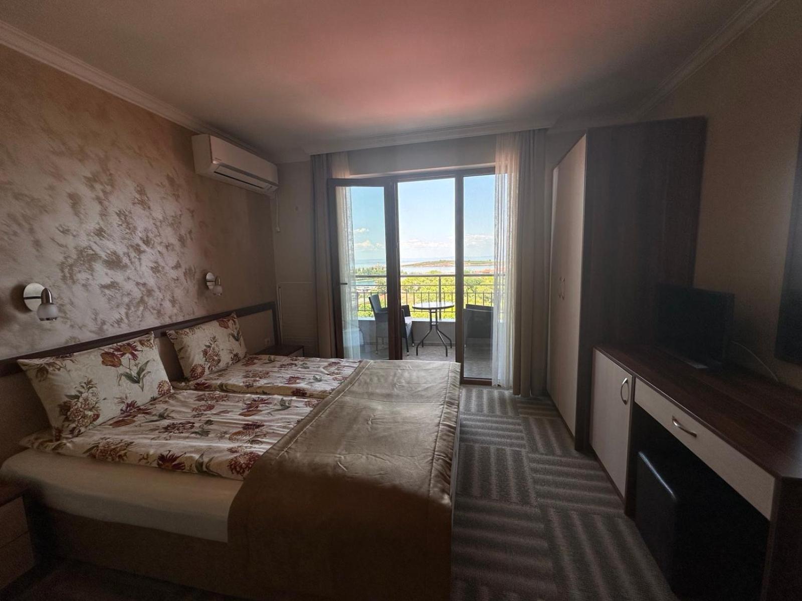 Family Hotel Radiana โซโซโปล ภายนอก รูปภาพ